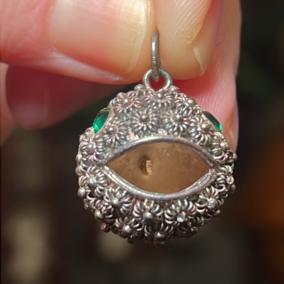 Rare Vintage Sterling Silver Emerald Green Eye Puffer Fish Necklace Pendant - Picture 5 of 8